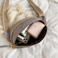 Retro Waist Bag PU Leather Fanny Pack Purse Leather with Gold Chain Strap Stylish Waist Pack Women Belt Bag Multifunctional Chest Bag
